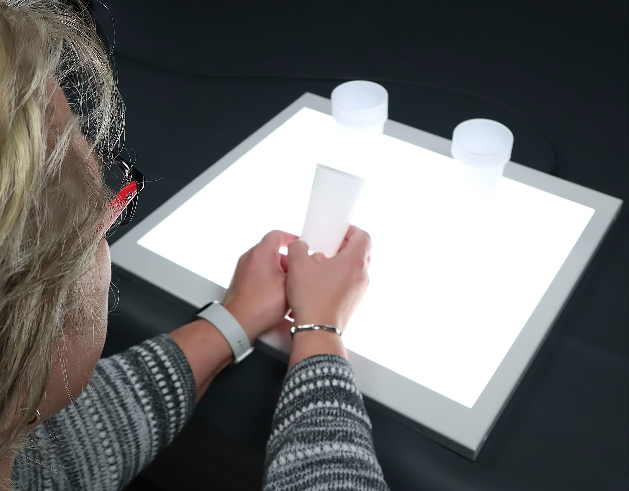 Erkennen von Fremdpartikeln mit Durchlichtbeleuchtung