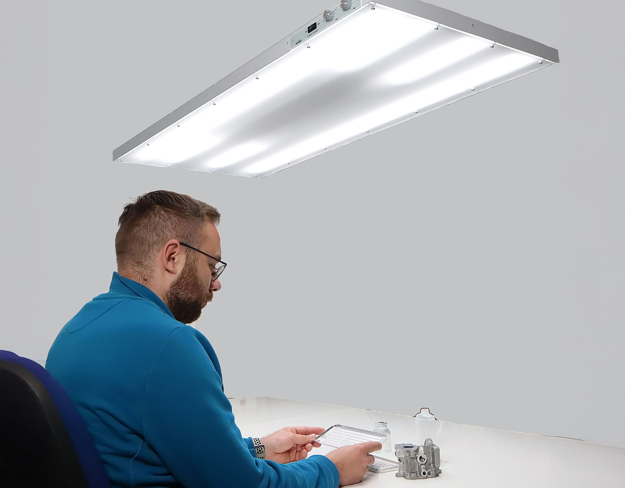 Normlichtbeleuchtung für Sichprüfung mit 2 Normlichtarten