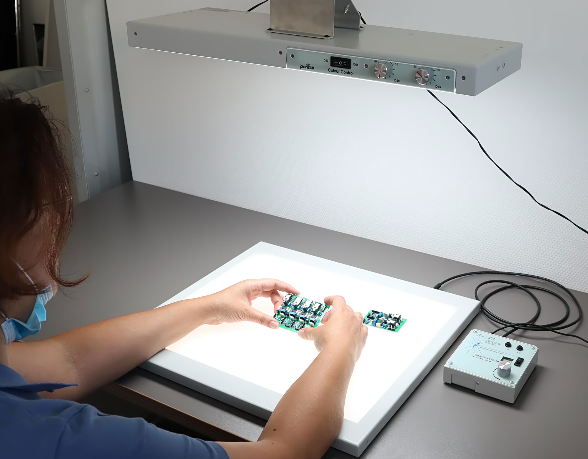 Durchlichtbeleuchtung und Arbeitsleuchte mit Normlicht