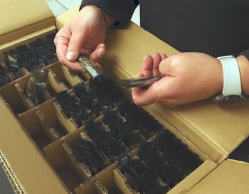 Beleuchtung für Wareneingang- und Warenausgangskontrolle mit KI