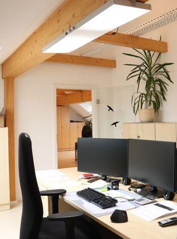 LED-Beleuchtung am Arbeitsplatz mit Tageslichtspektrum
